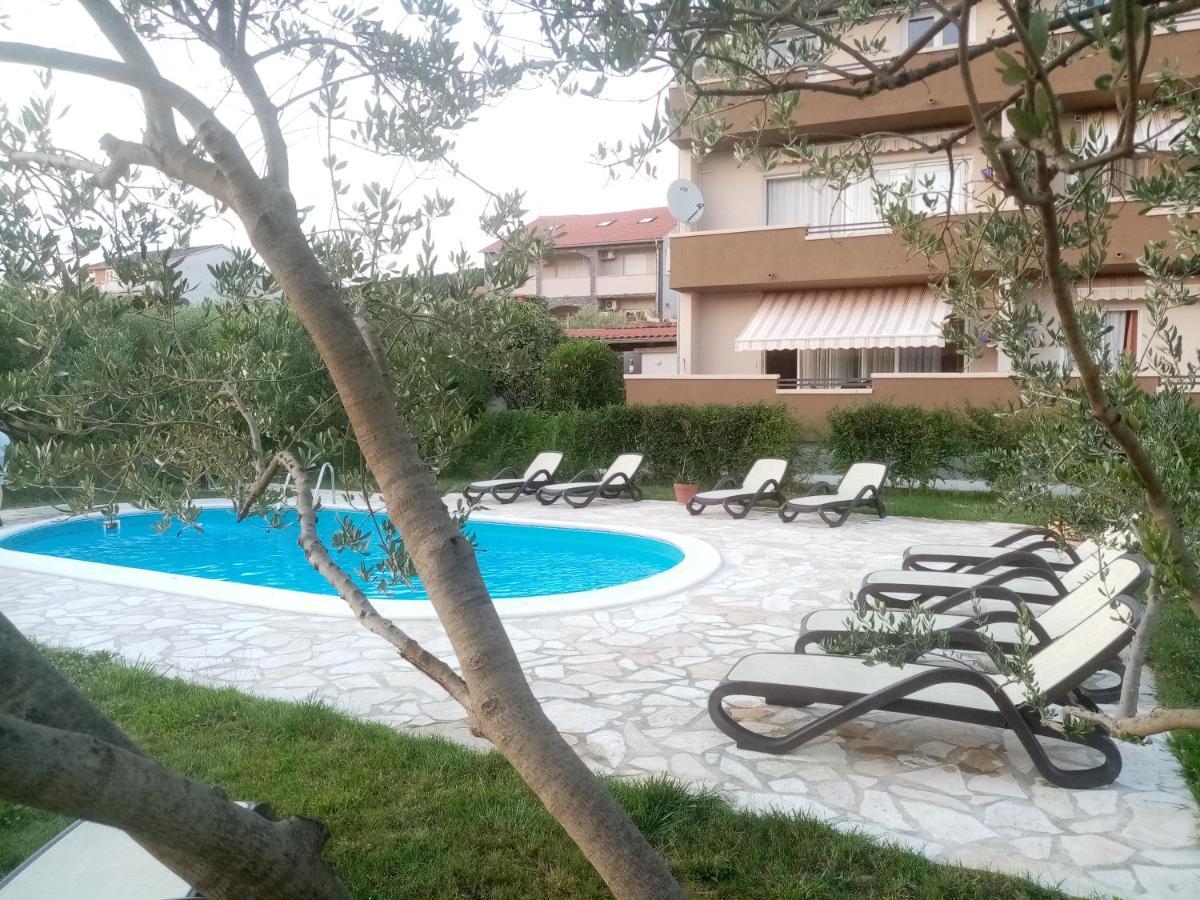 Apartment Arba 1 With Heated Pool Rab Town Zewnętrze zdjęcie