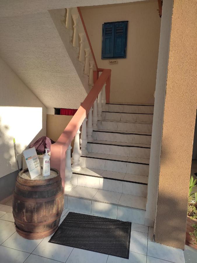Apartment Arba 1 With Heated Pool Rab Town Zewnętrze zdjęcie
